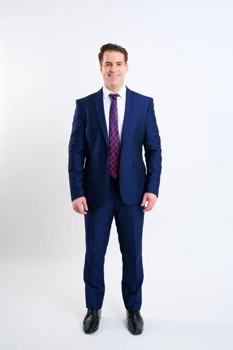 Traje azul cobalto