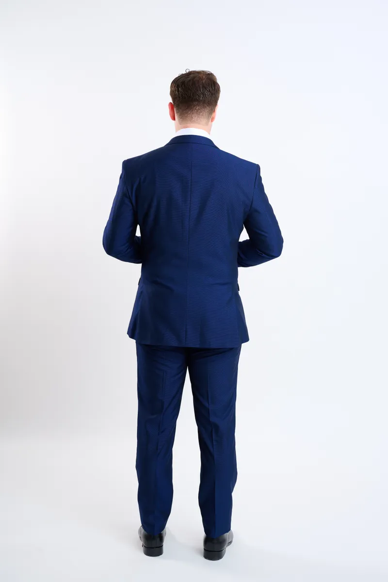 Traje azul cobalto