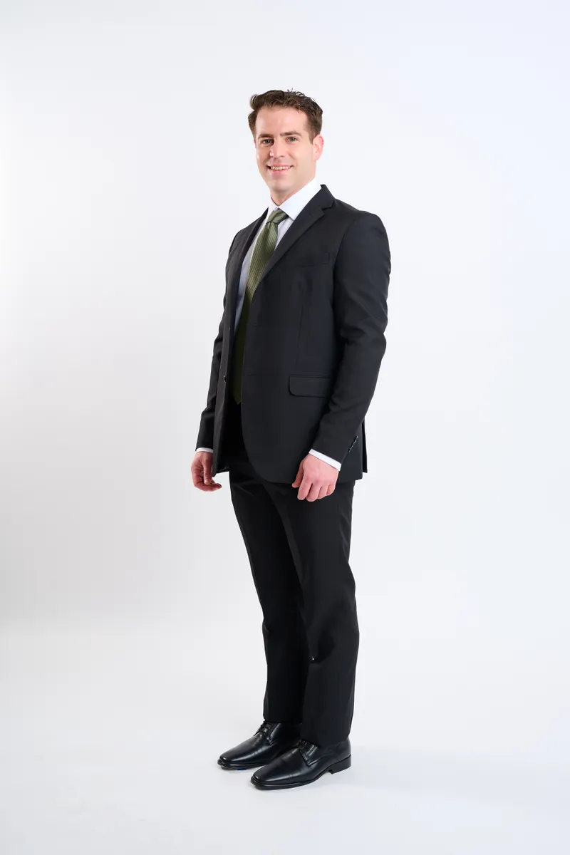 Traje negro básico